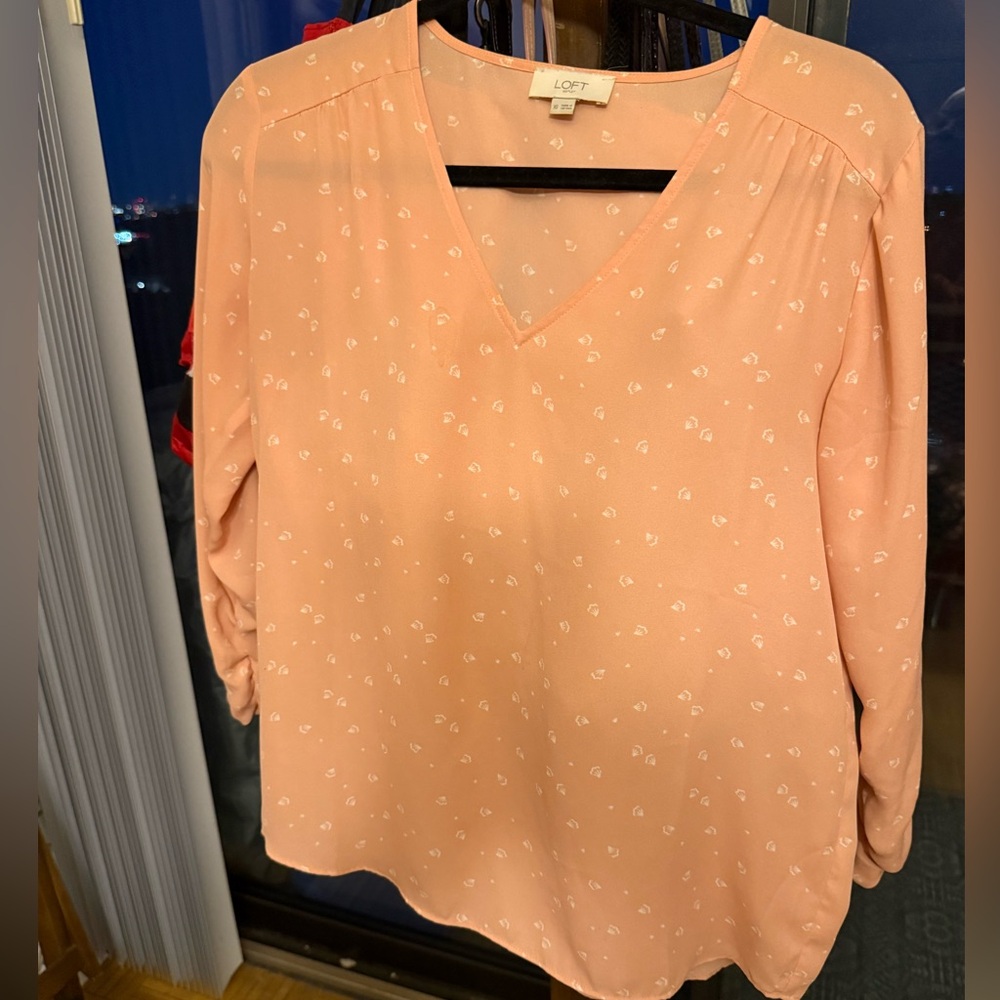 #19 EUC Peach Colored V Neck Top w Rouched Sleeves by Loft